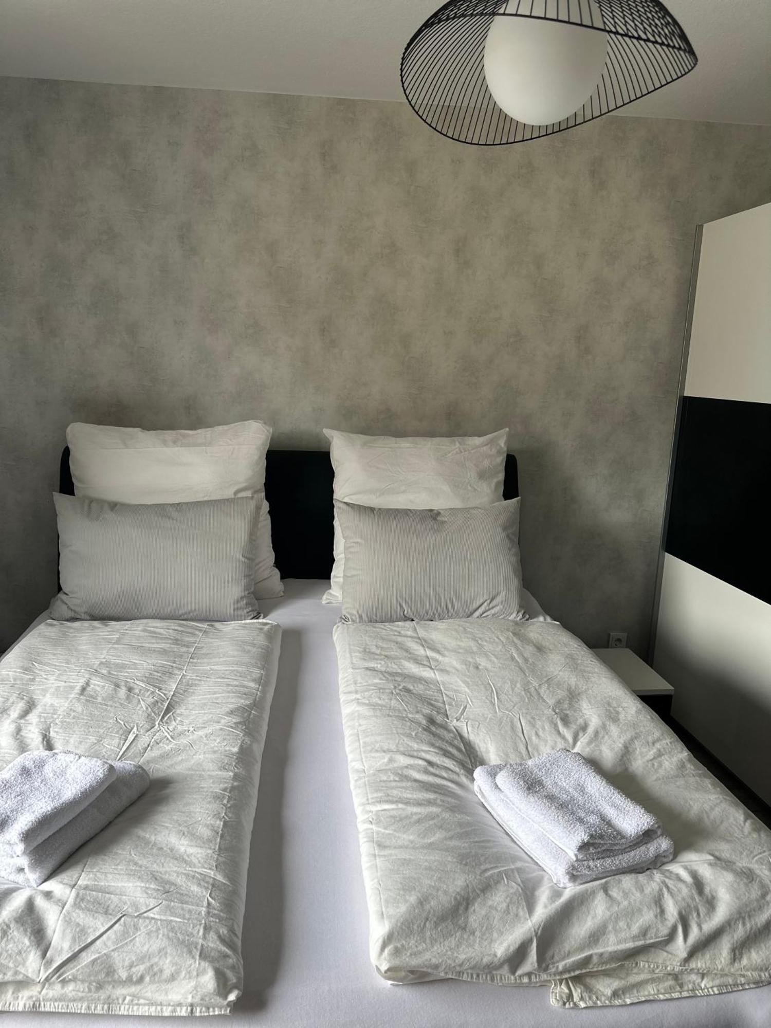 Apartment Am Deich 1 Zentral Mit Stadtblick Und Kontaktloser Check In Bremerhaven
